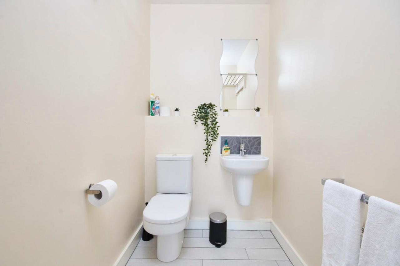 Stunning Centre House - Parking - Garden Apartment